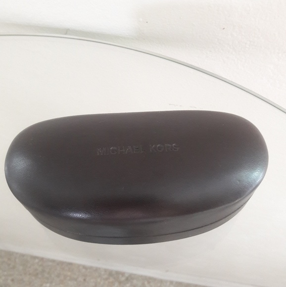 Michael Kors Handbags - NEW MICHAEL KORS BROWN LEATHER SUNGLASSES CASE